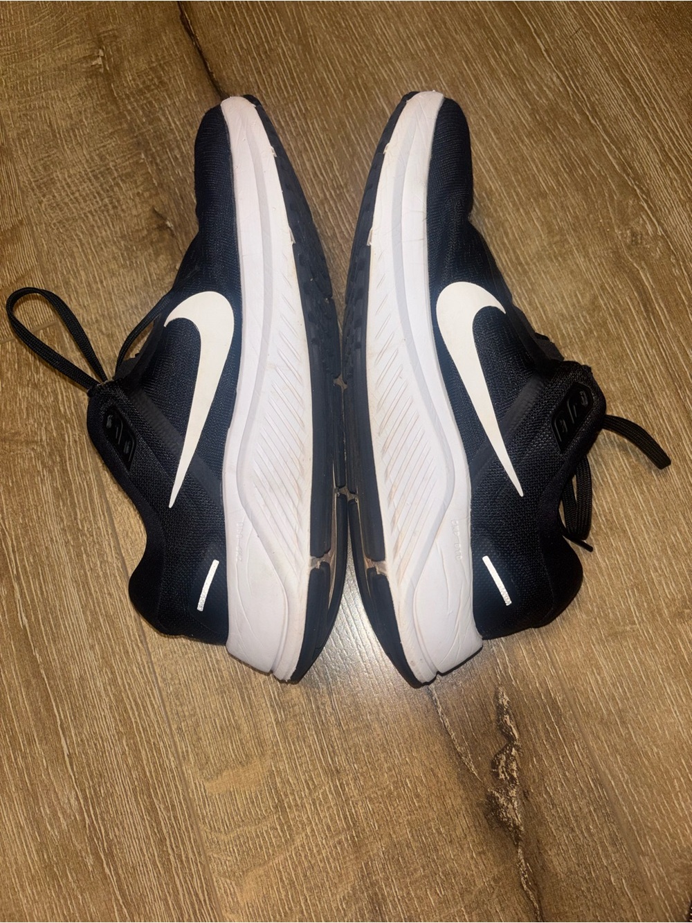 Nike Zoom Black and White Running Sneakers - Picture 2 of 6